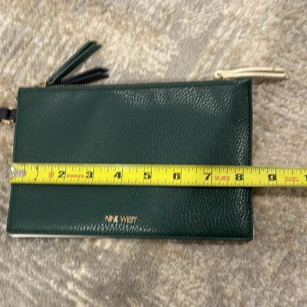 Nine West 3 Tri Pocket Zip Wristlet Blue White Green, Like New! 8.25 x 5.25 - Picture 10 of 11